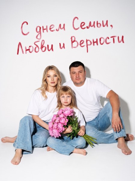 Промпт №11813 — для нейрофотосессии ко Дню семьи