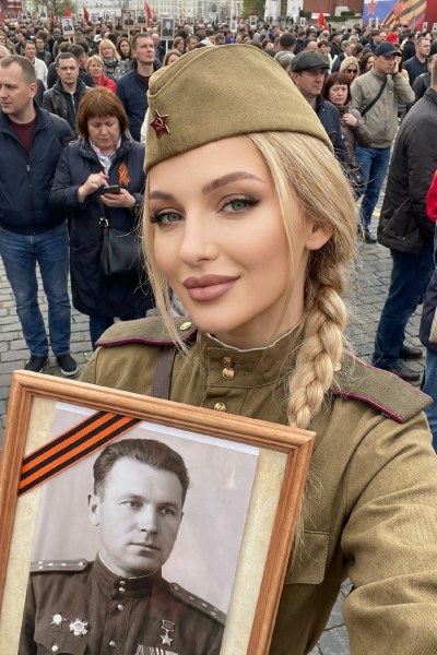 Промпт №1917 для нейрофотосессии на 9 мая