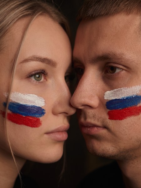 Промпт №7862 — для нейрофотосессии ко Дню России